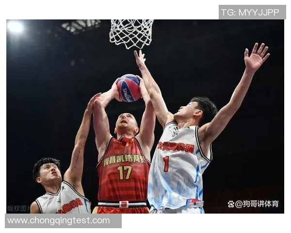 CBA联赛新赛季战况激烈 热血拼搏展现中国篮球新风采